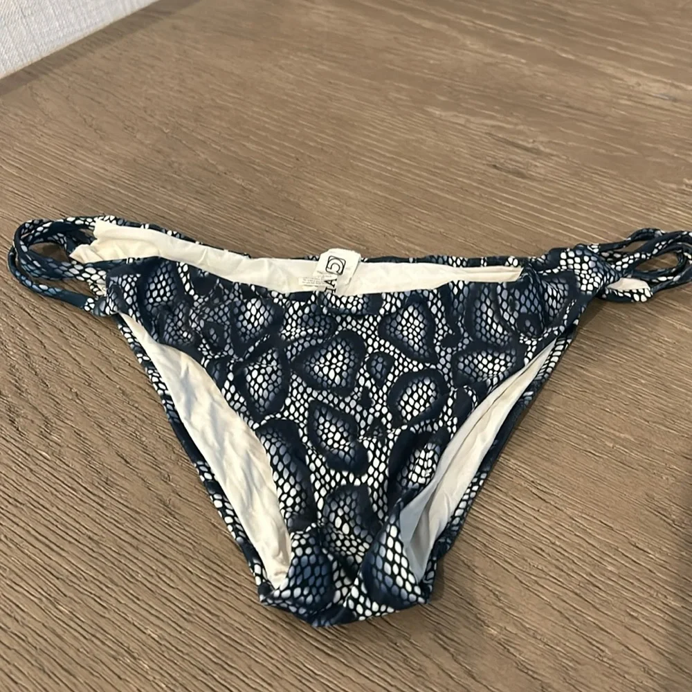 Bikini bottom - Picture 1 of 3